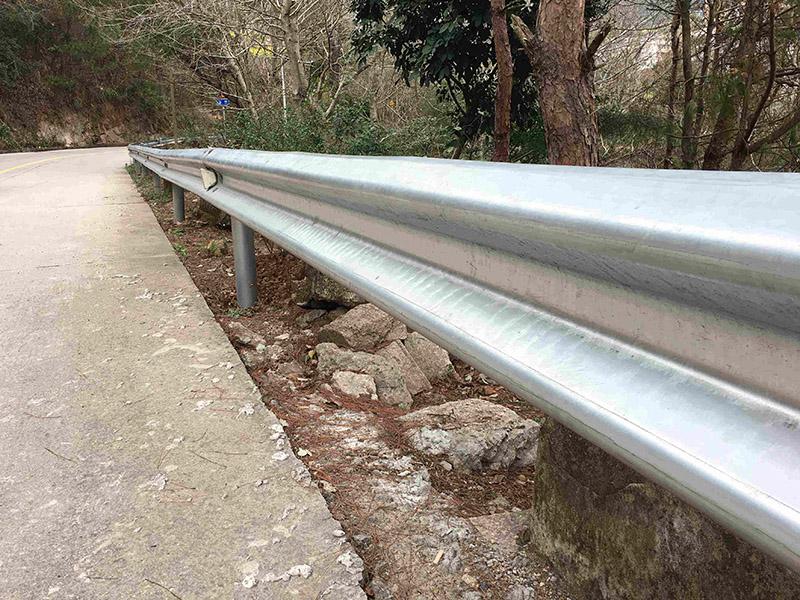 公路護(hù)欄板 公路護(hù)欄板