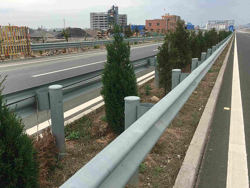 公路護(hù)欄板 公路護(hù)欄板